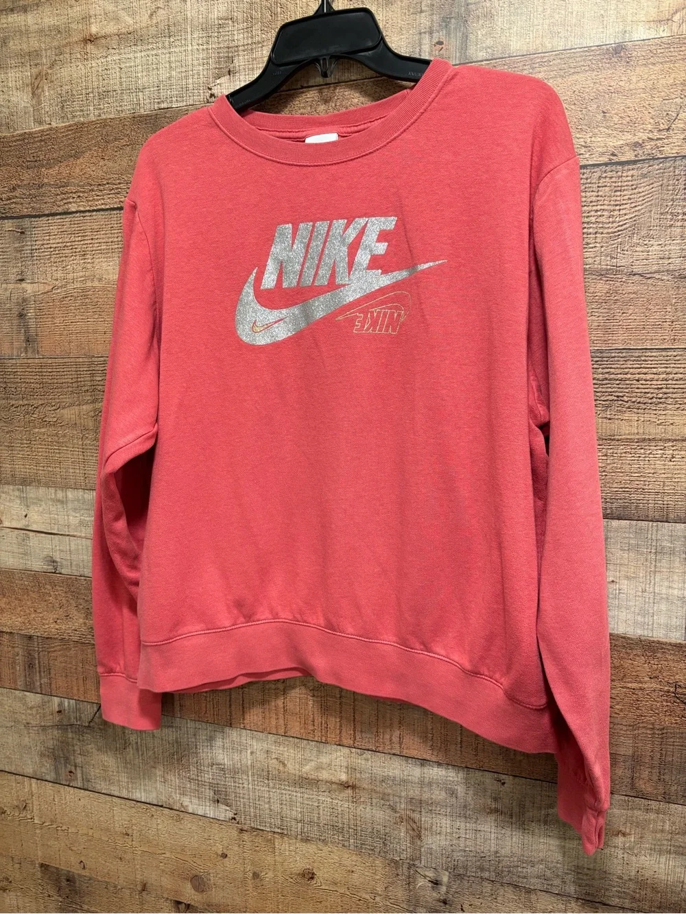 Nike Women’s Crewneck Sweatshirt Size Medium coral pink W039